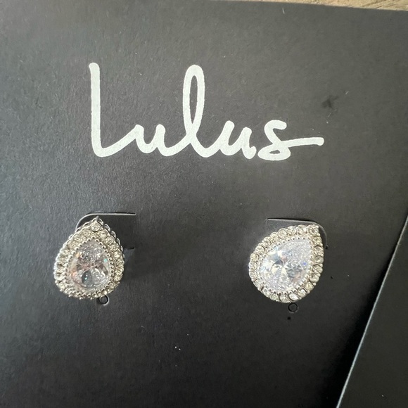 NEW with Tags (NWT) Lulus nickel free evening earrings - Picture 4 of 6
